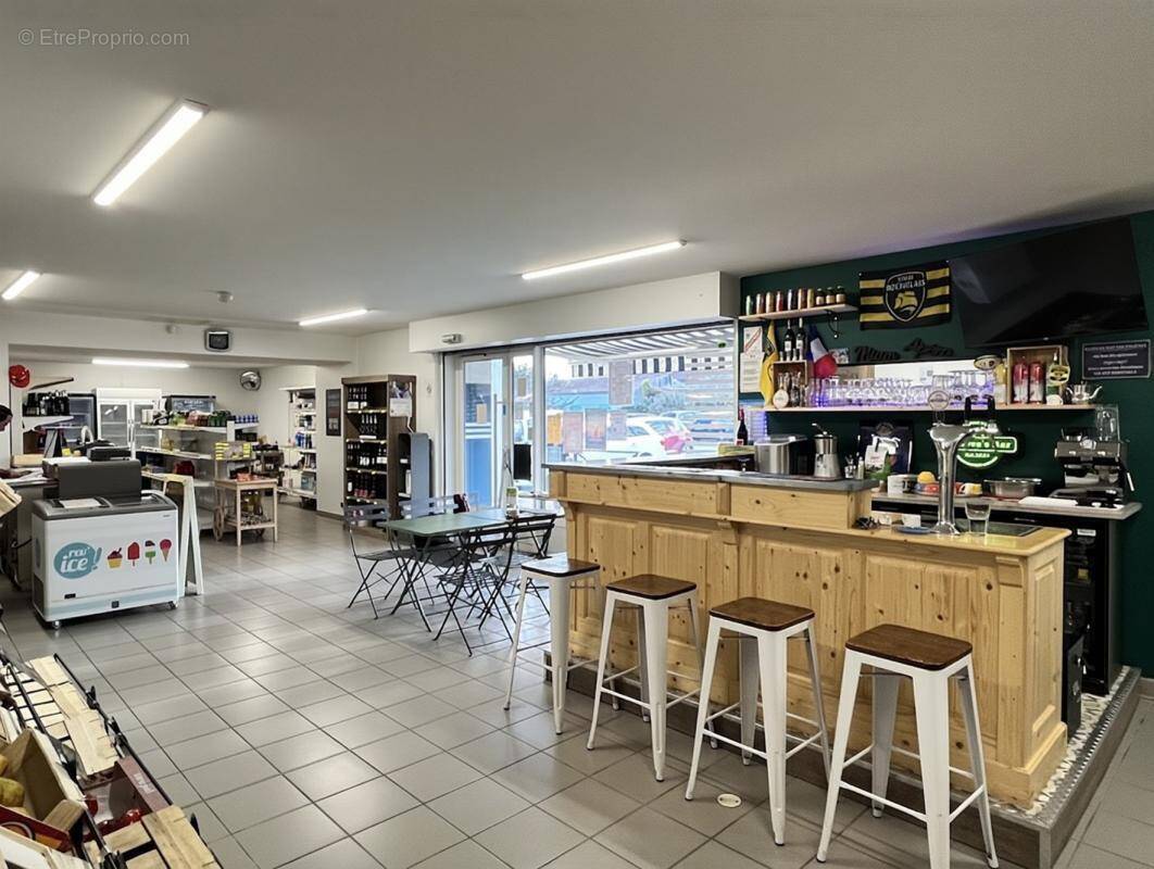 Commerce à L&#039;EGUILLE