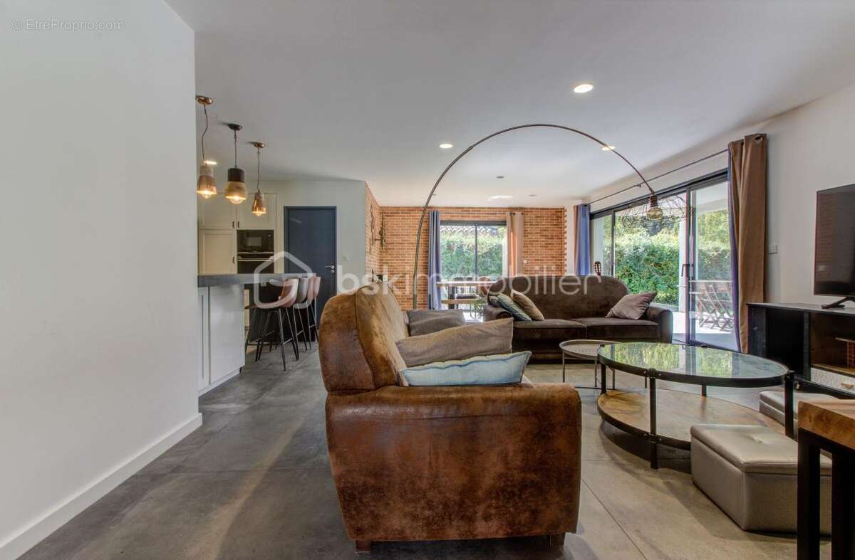 Maison à MONTELIMAR