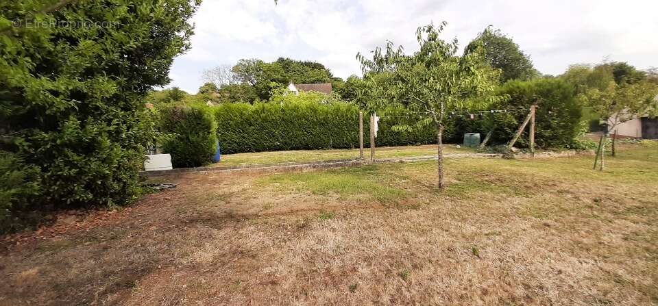 Terrain 426 m² à Pruille-Le-Chetif  - photo 2