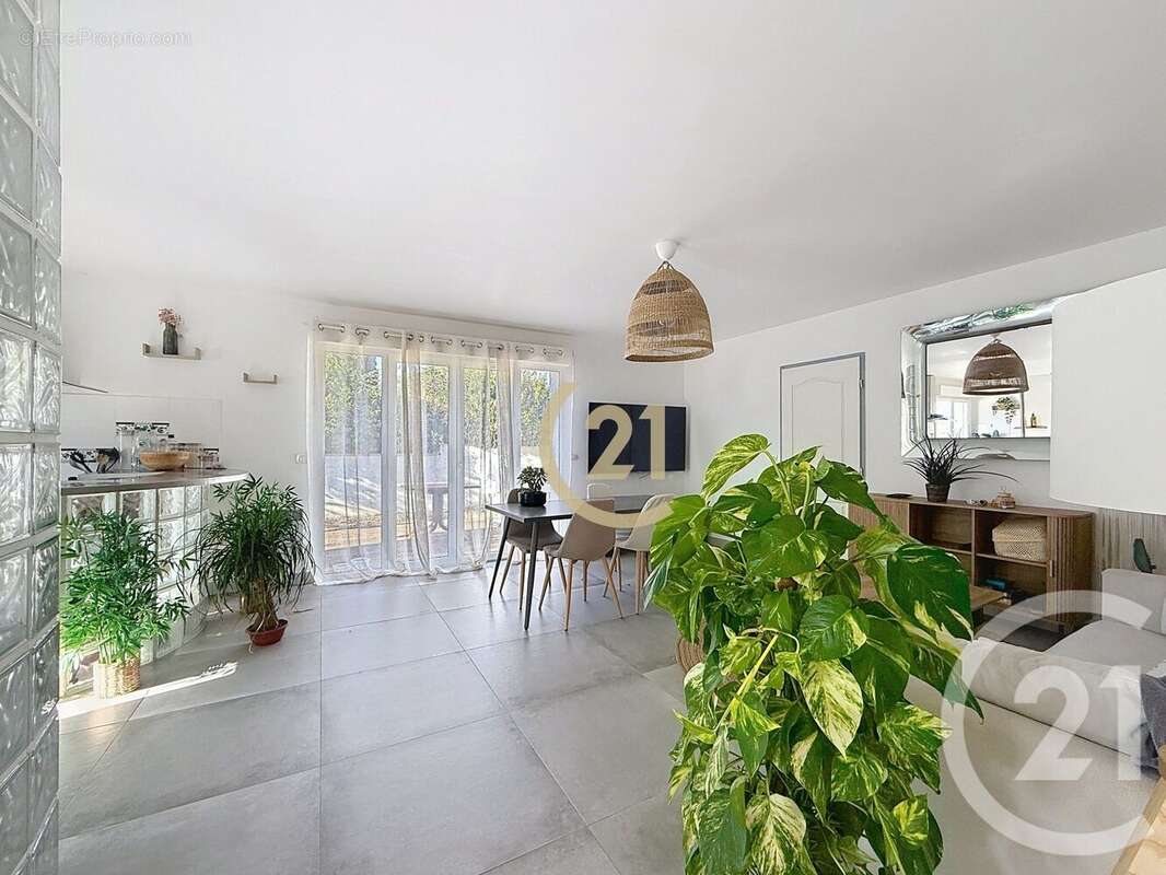 Maison à COURNONSEC