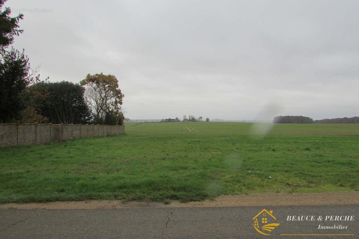 Terrain à ILLIERS-COMBRAY