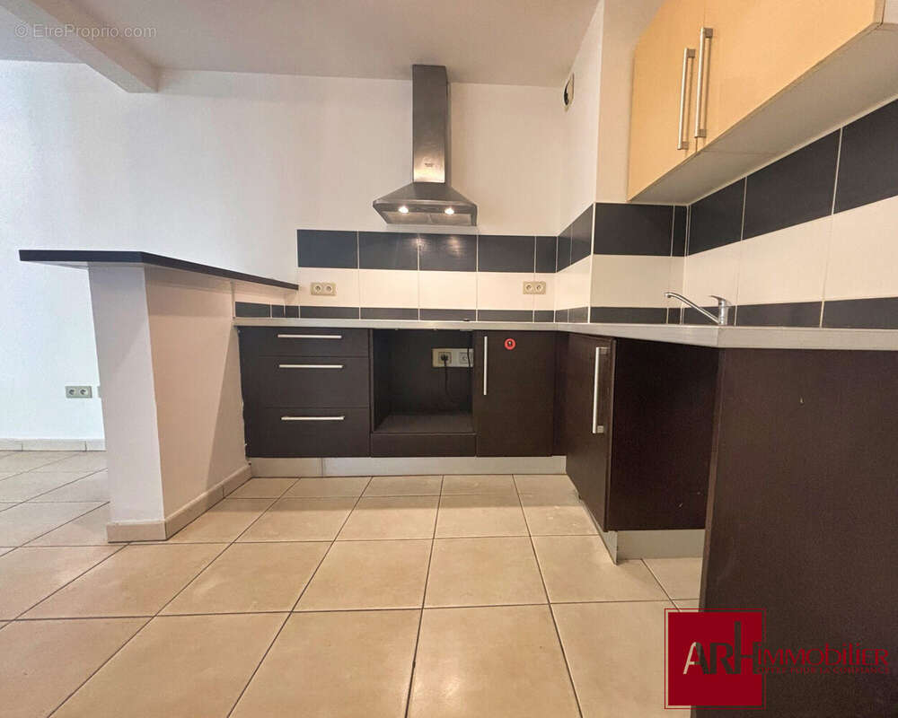 Appartement 59 m² à Saint-Denis  - photo 2