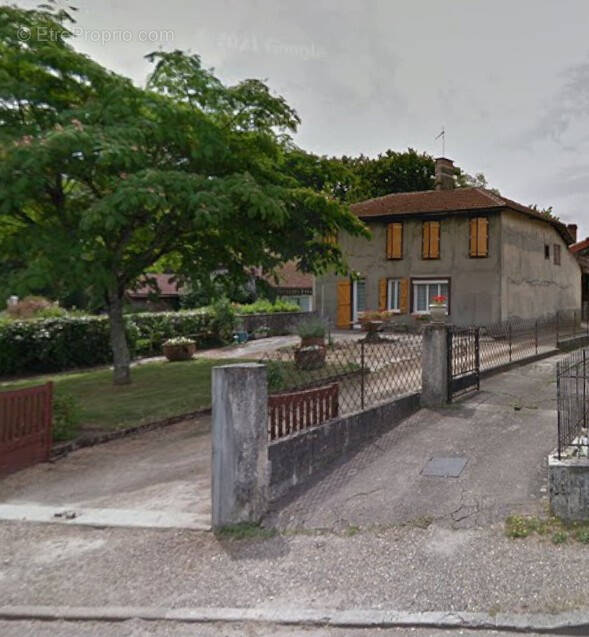 Maison à YGOS-SAINT-SATURNIN