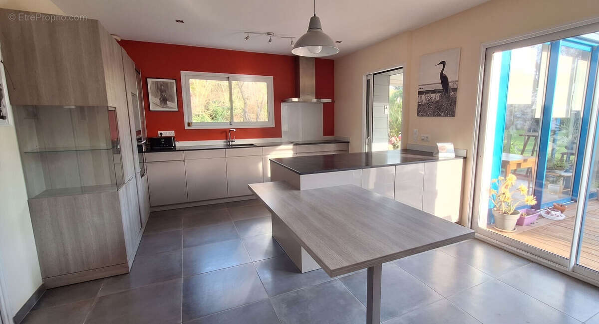 Fouesnant, jolie maison rénovée, 3 chambres, sur un terrain paysagé de 1500 m², à 1.4 km de la plage ! - photo 7