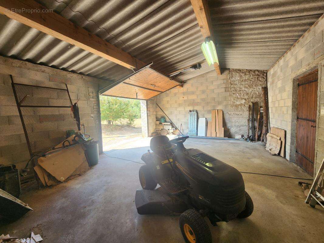 Mas RIBAUTE LES TAVERNES avec terrain plat de 11000 m² - photo 17