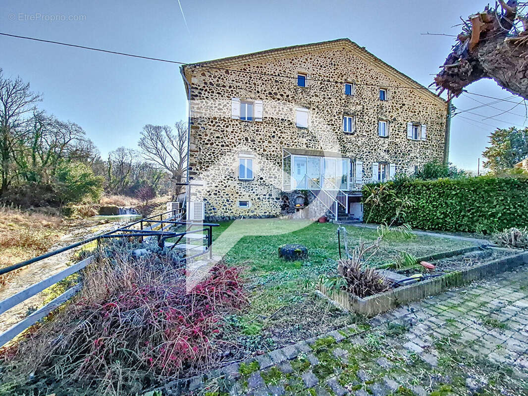 Maison à SAINT-LAGER-BRESSAC