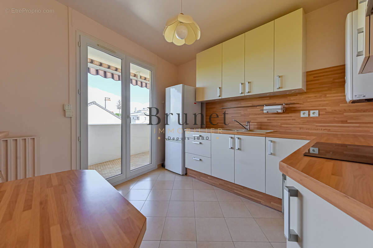 Appartement à SAINT-MAUR-DES-FOSSES