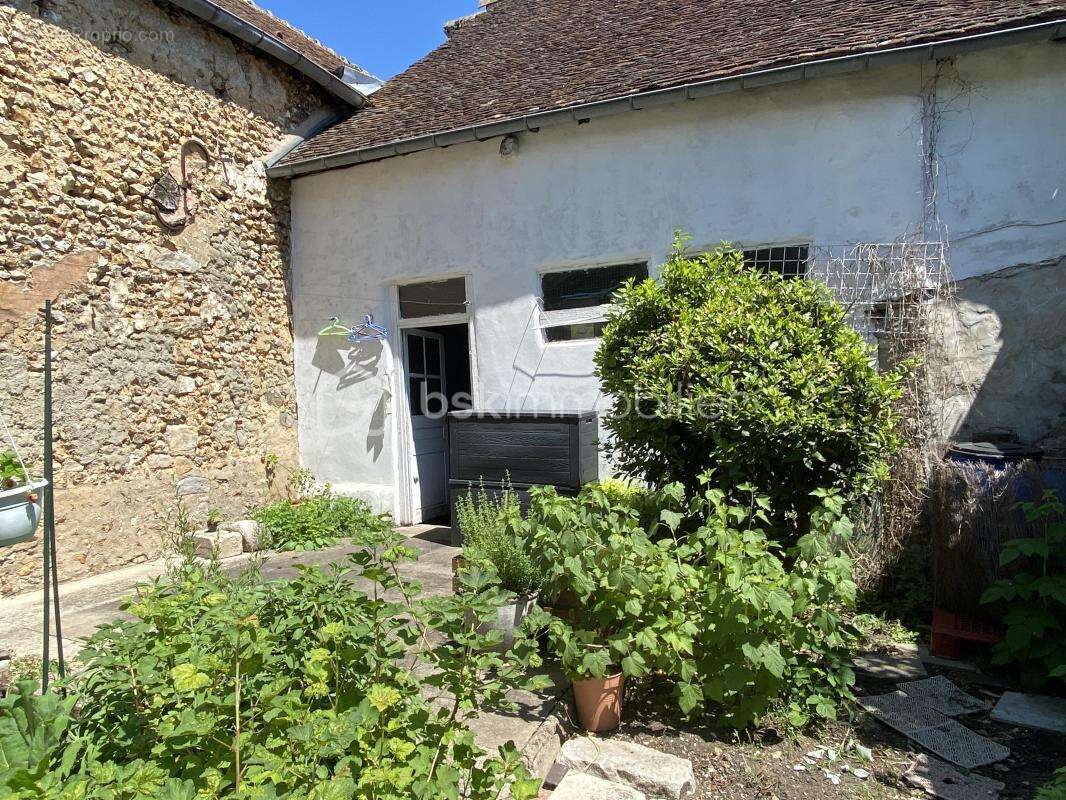 Maison à VILLENEUVE-SUR-YONNE