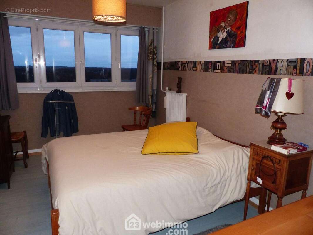 Enfin la troisième chambre. Pas de travaux et on s'installe. Alors une visite à programmer!!