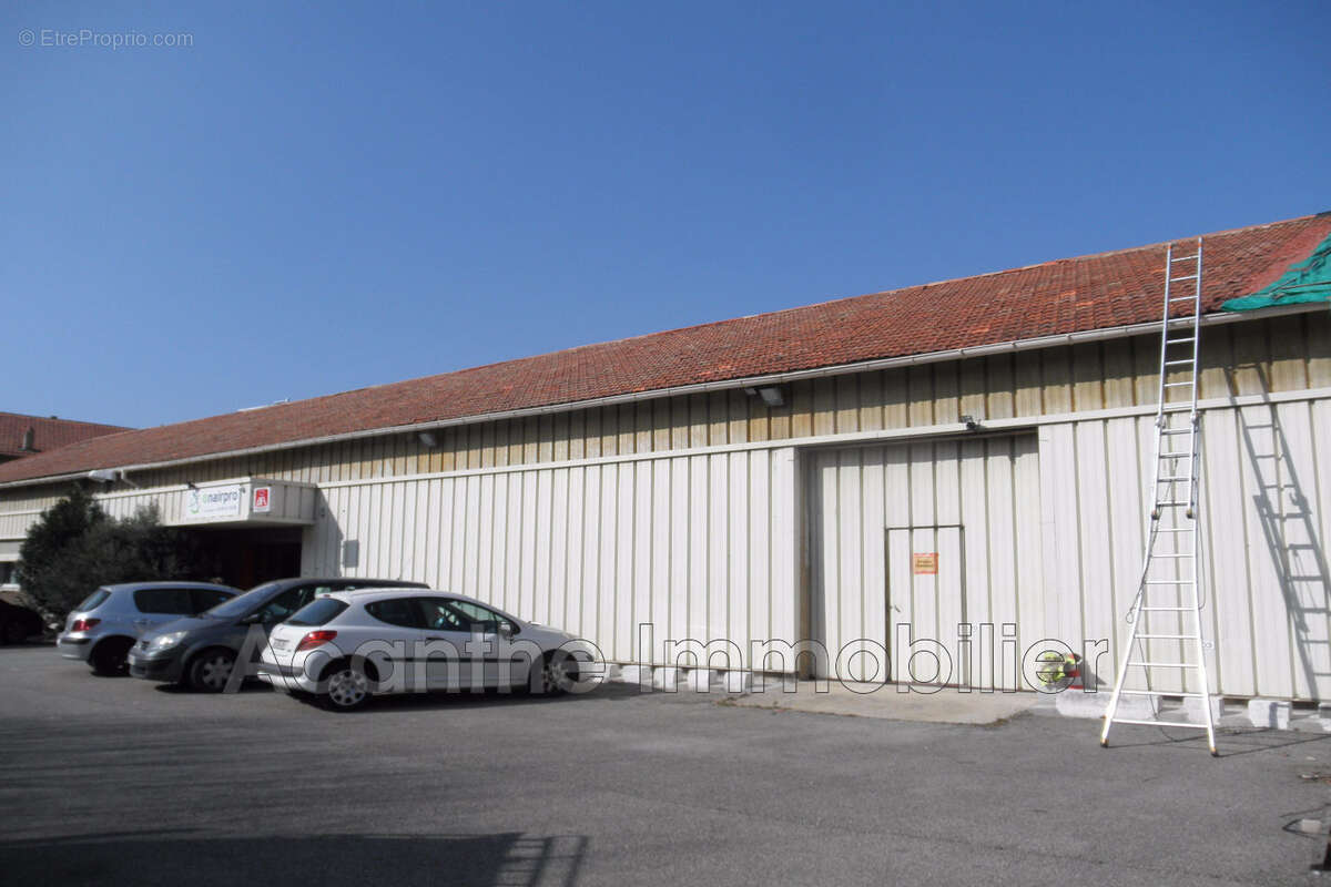 Commerce 1600 m² à Avignon  - photo 2