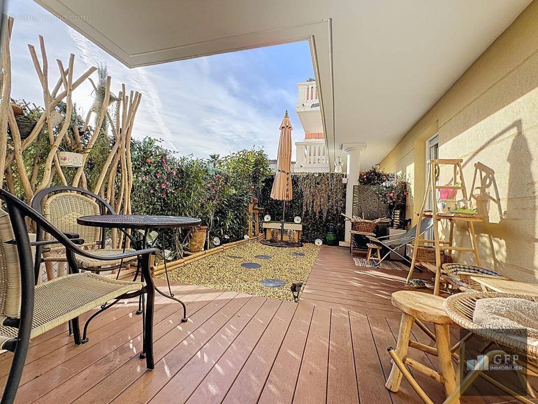 Appartement à BORMES-LES-MIMOSAS