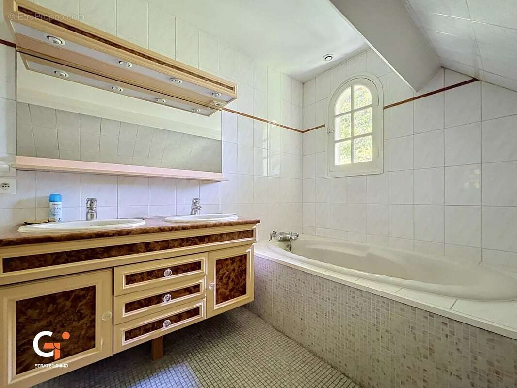 Charmant cottage de 210 m² à Bihorel - photo 14