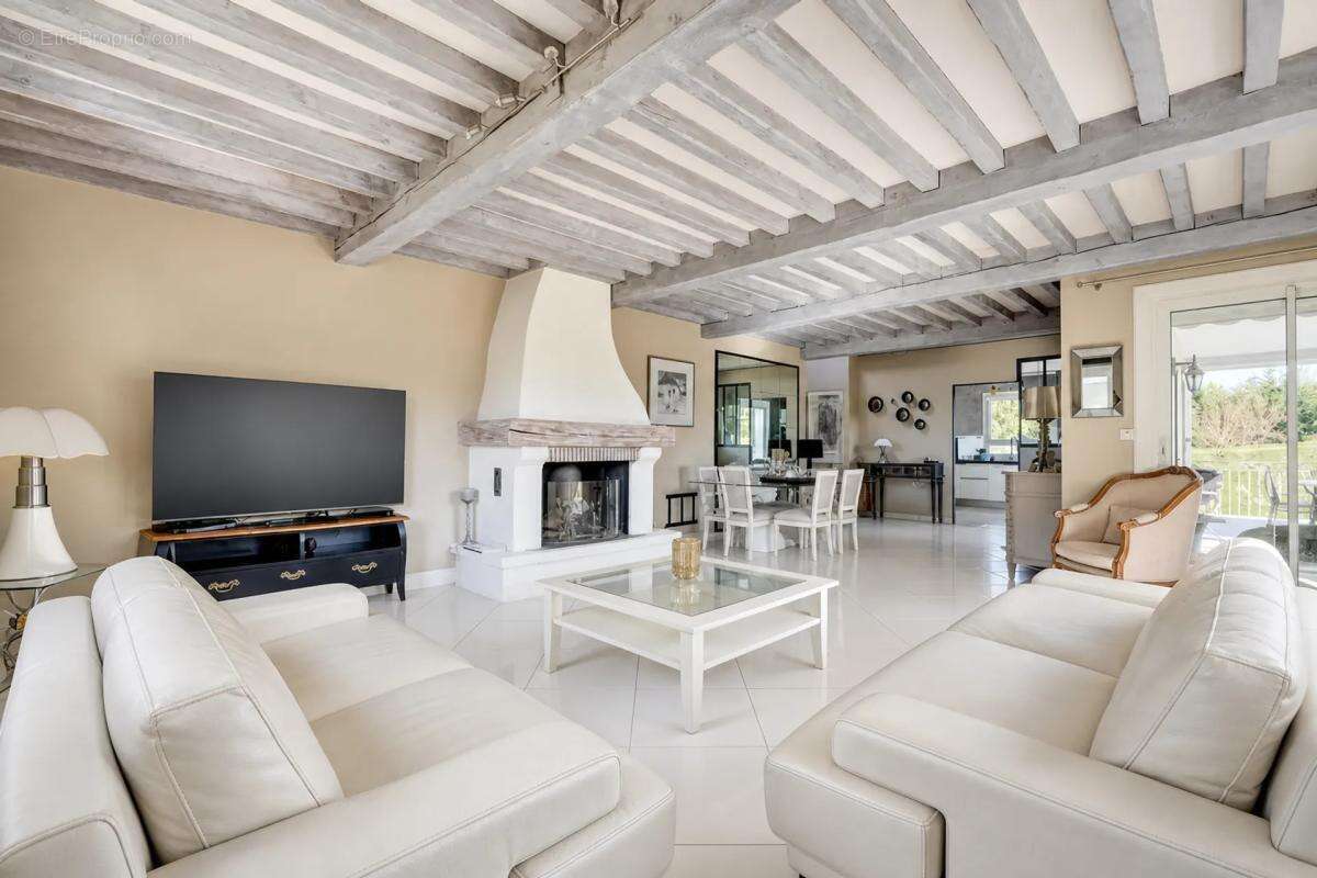 Charmante maison avec piscine à Saint-Laurent-de-Mure - photo 2
