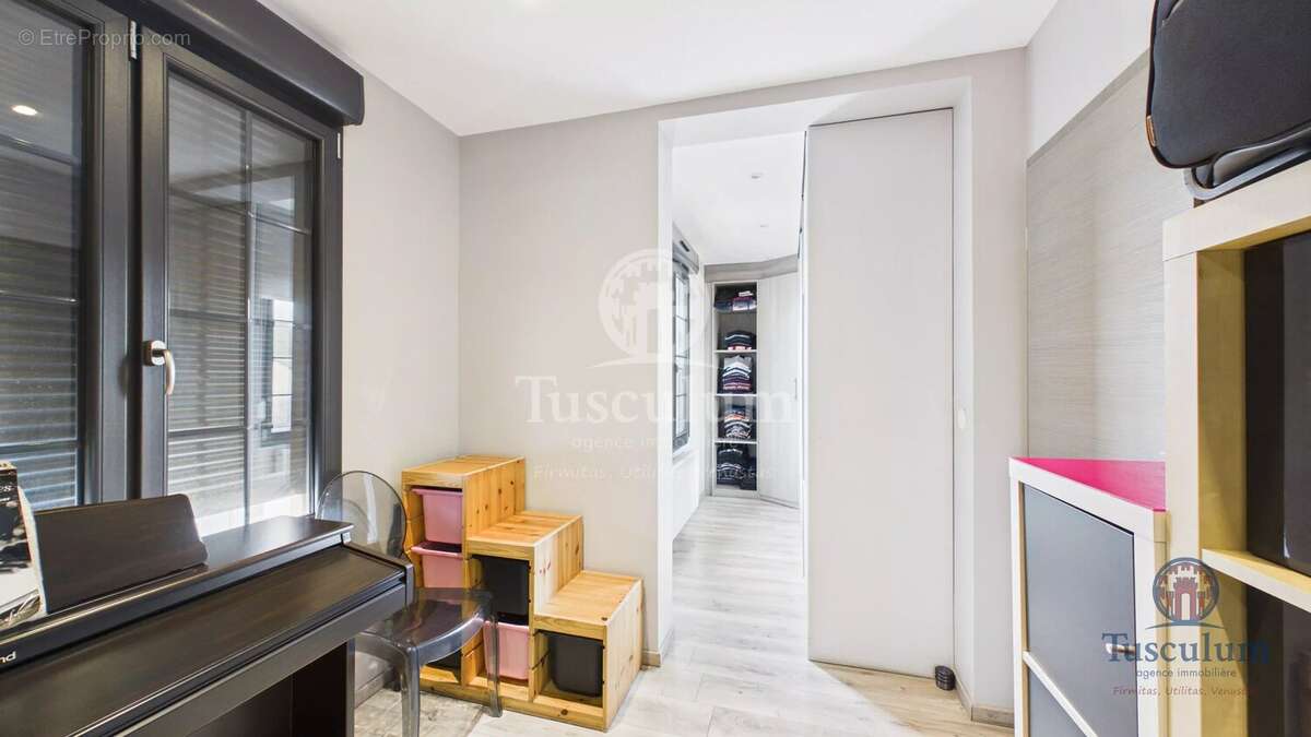 RUSSANGE – Maison familiale 4 chambres, bureau, véranda et double garage - photo 17