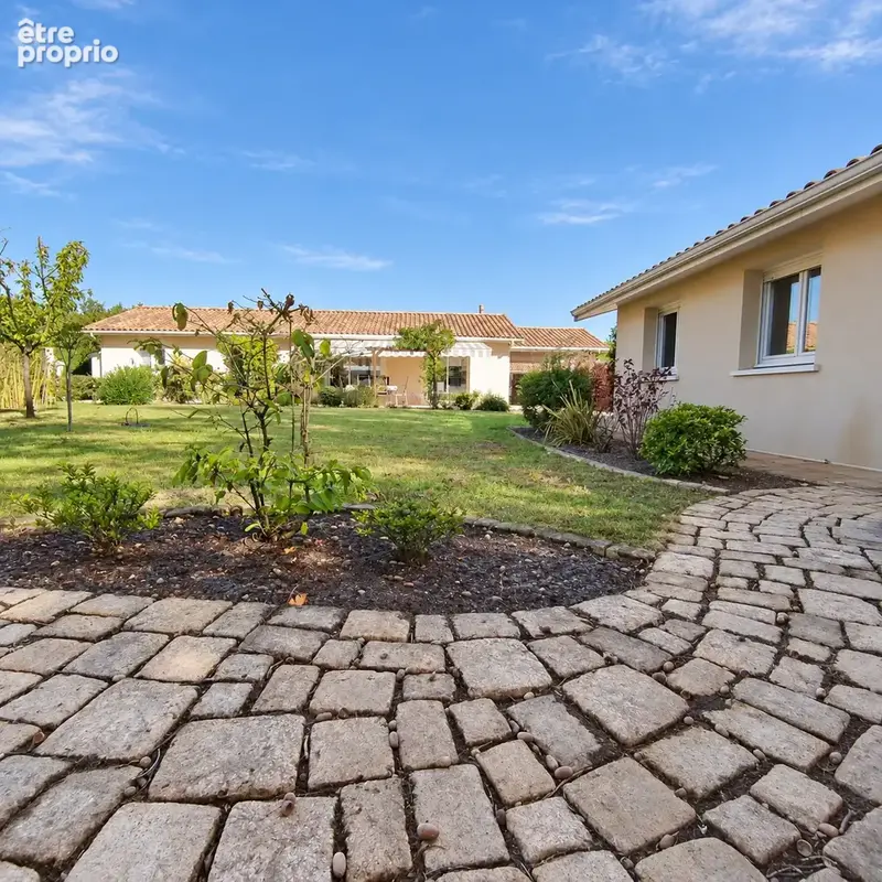 Maison de plain pied de 114m2  avec 3 chambres et bureau sur jolie terrain de 880 m2 dans un quartier calme. - photo 11