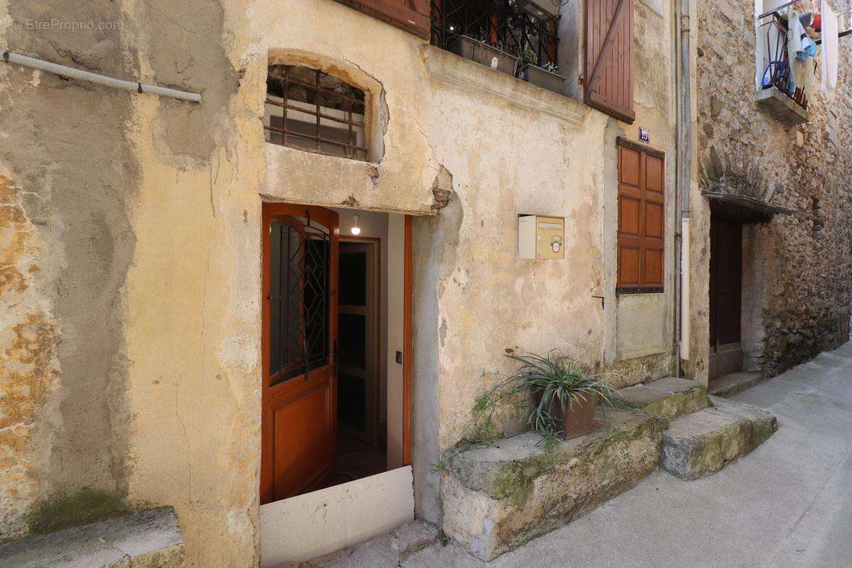 Appartement à L'ESCARENE