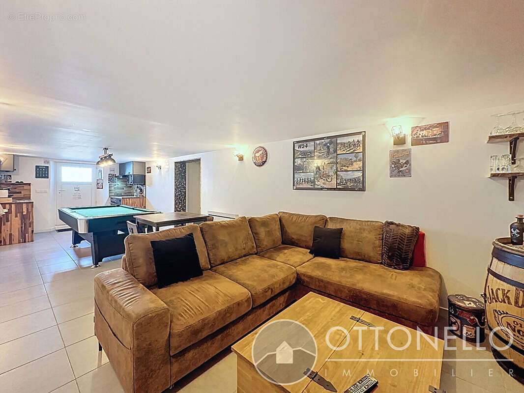 Maison à ROQUEBRUNE-SUR-ARGENS