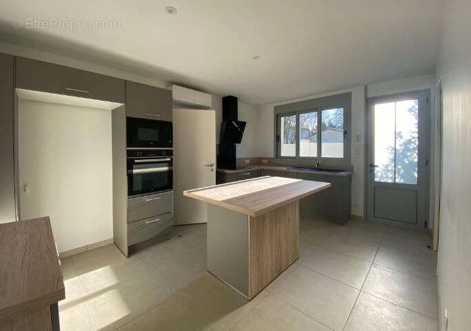 Maison à SAINT-LAURENT-DE-LA-PREE