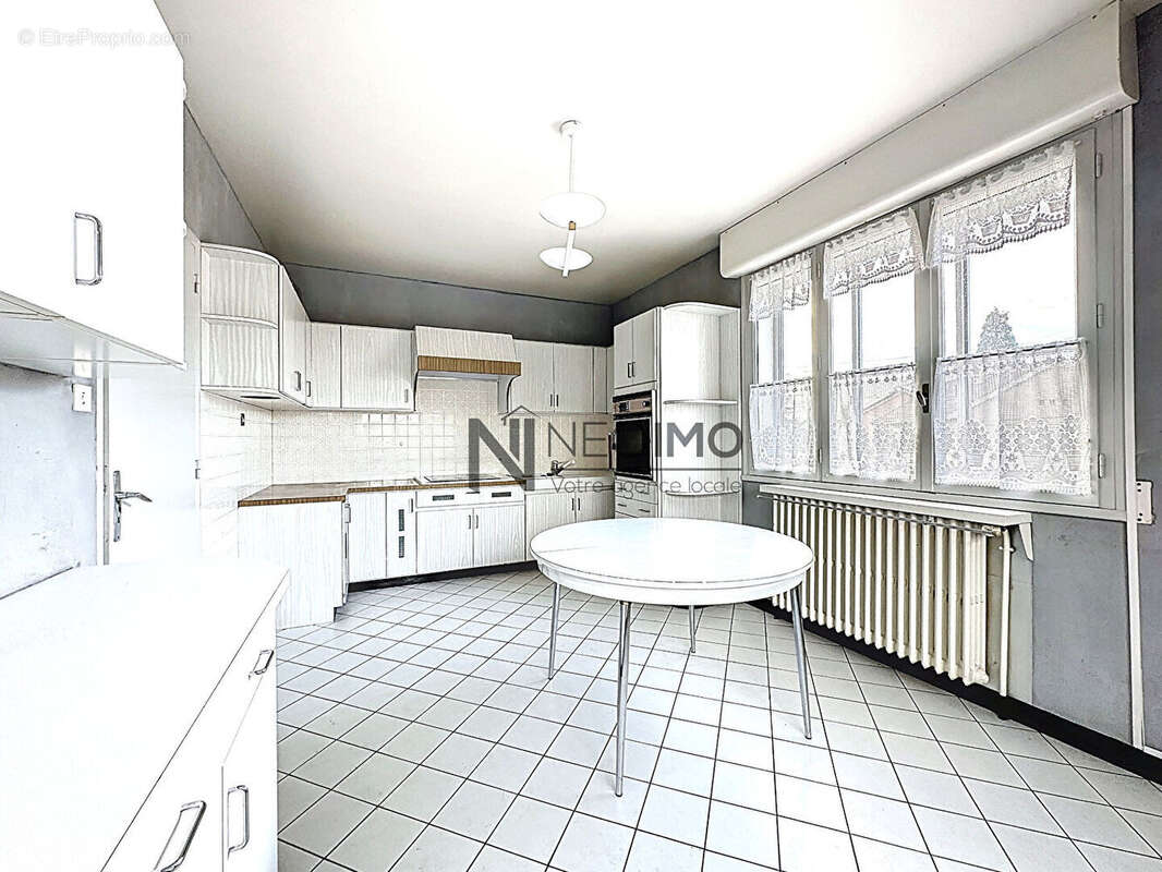 Maison à NEUFCHATEAU