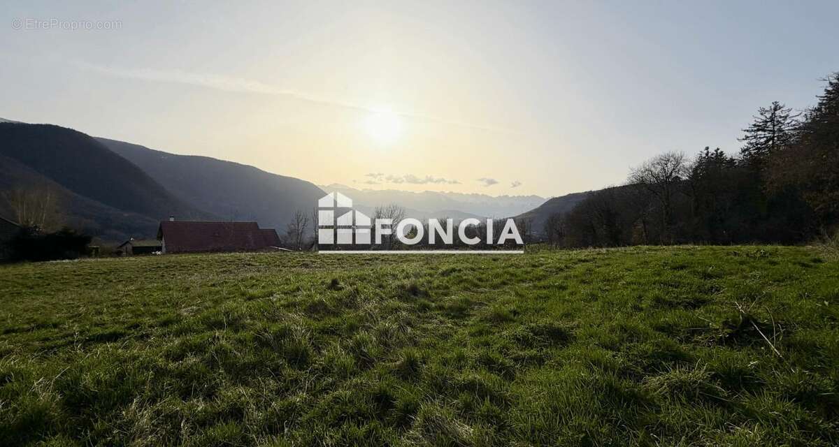 Terrain à LA MOTTE-D'AVEILLANS