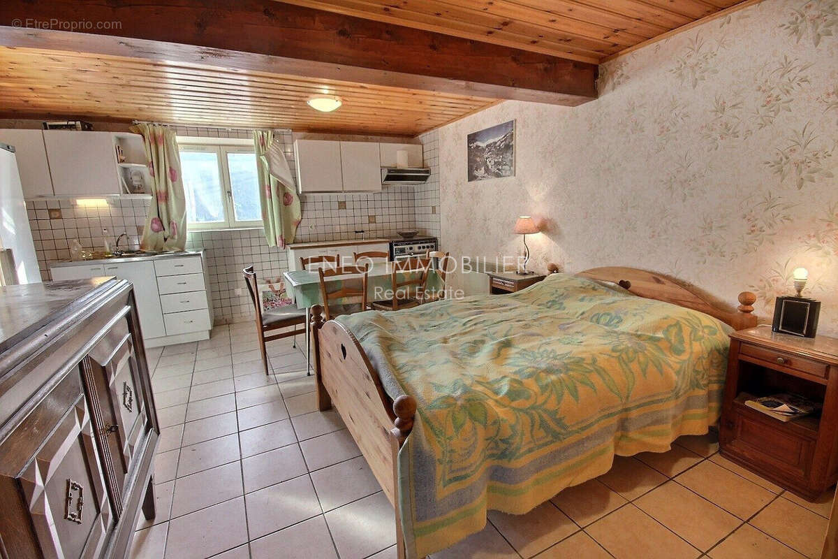 Maison à LES CHAPELLES