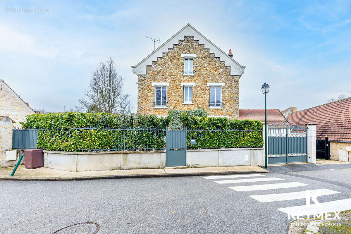 Maison à COURCELLES-SUR-VIOSNE
