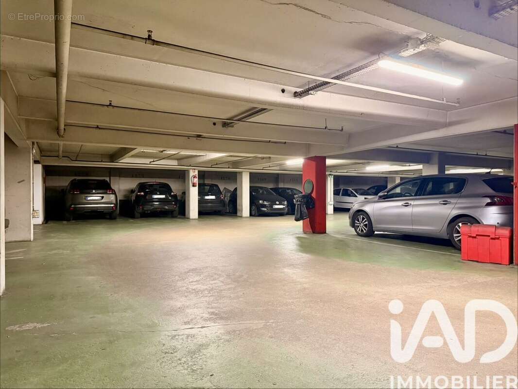 Photo 3 - Parking à PARIS-10E