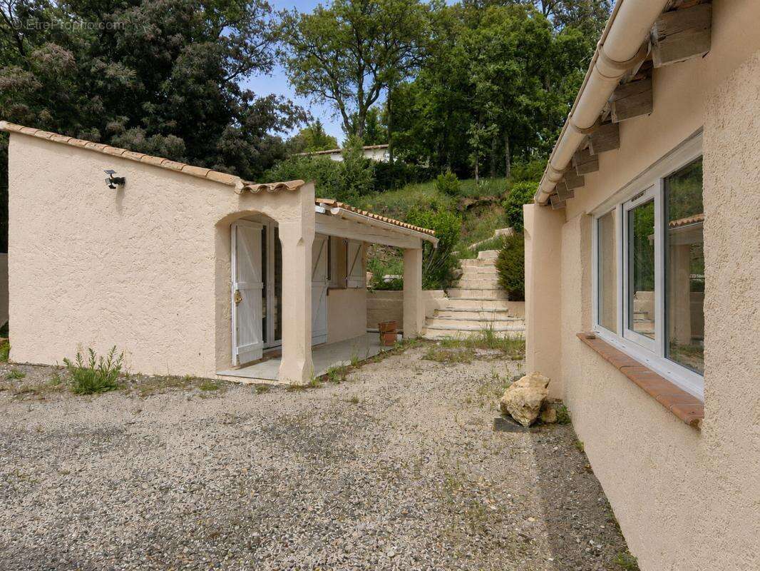 Maison à BAGNOLS-EN-FORET