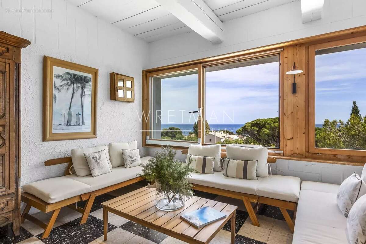 Maison à LES ISSAMBRES