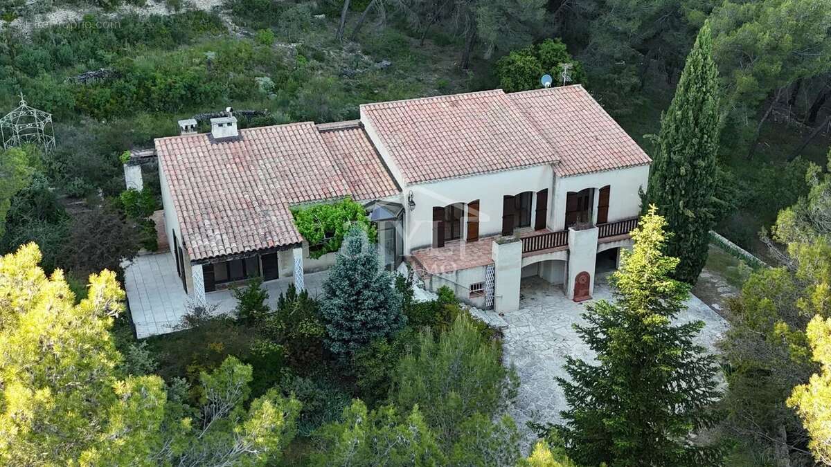 Maison 6 pièces – 182 m² sur 1 HA de terrain clos – Vue dominante – Rognes - photo 8