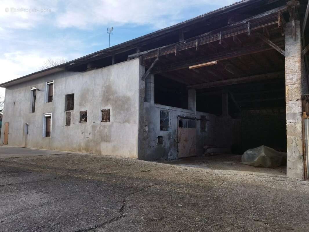 Maison à CHEVRIERES