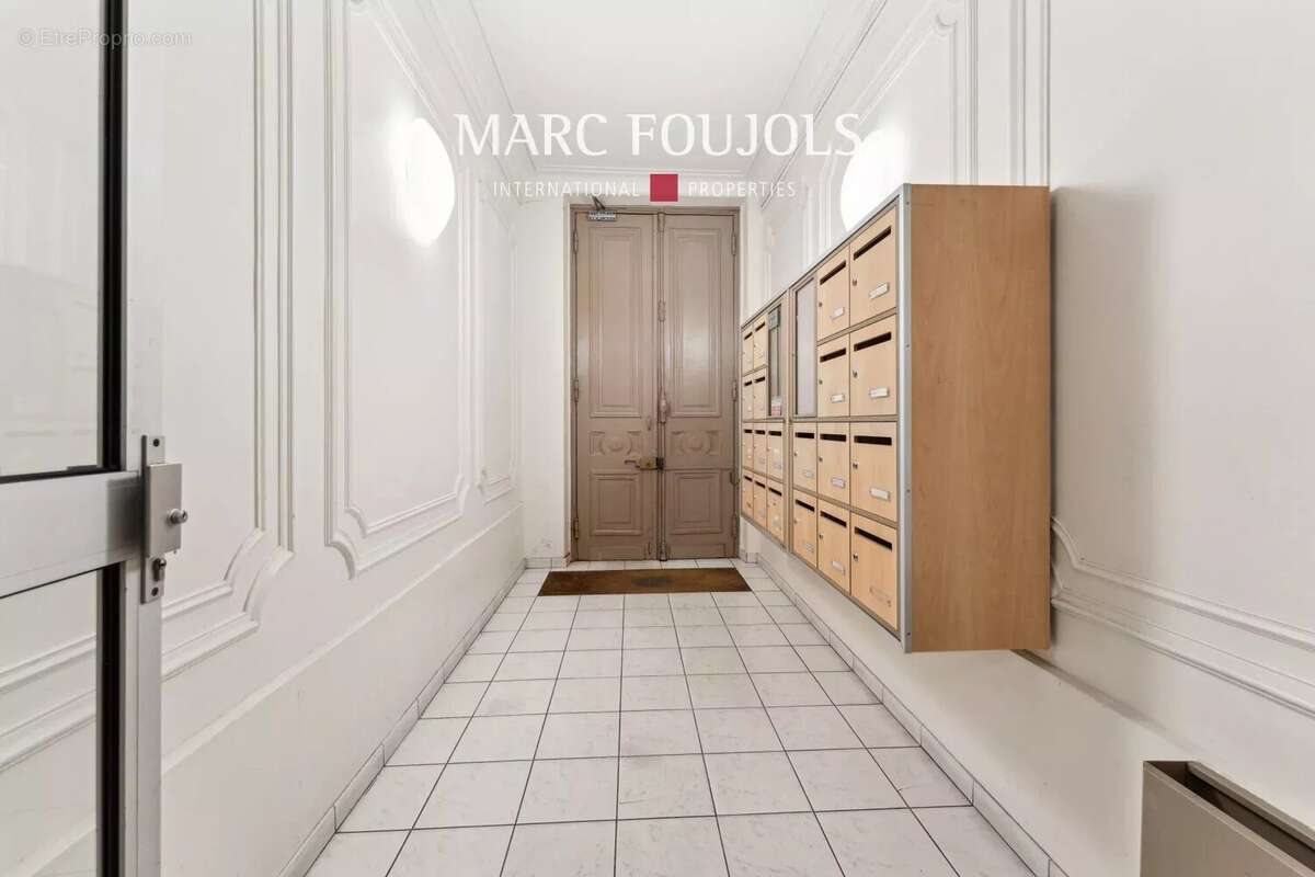 Appartement à PARIS-16E