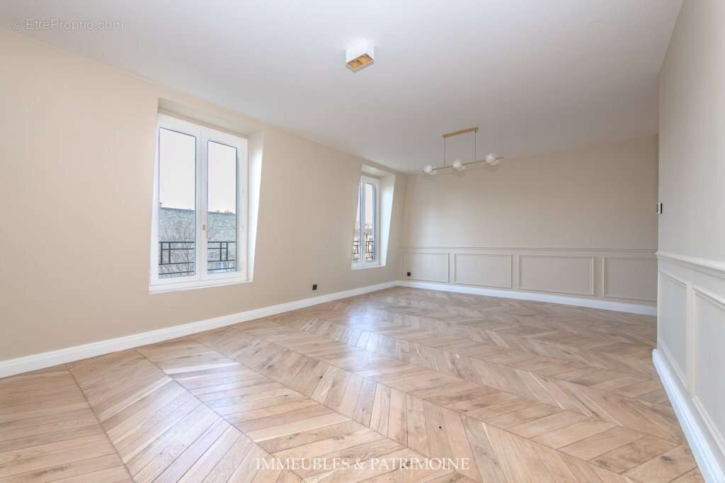 Appartement à PARIS-8E