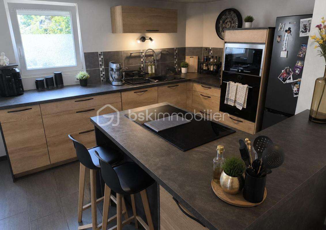 Centre bourg – Appartement 2 pièces rénové avec bureau - photo 3