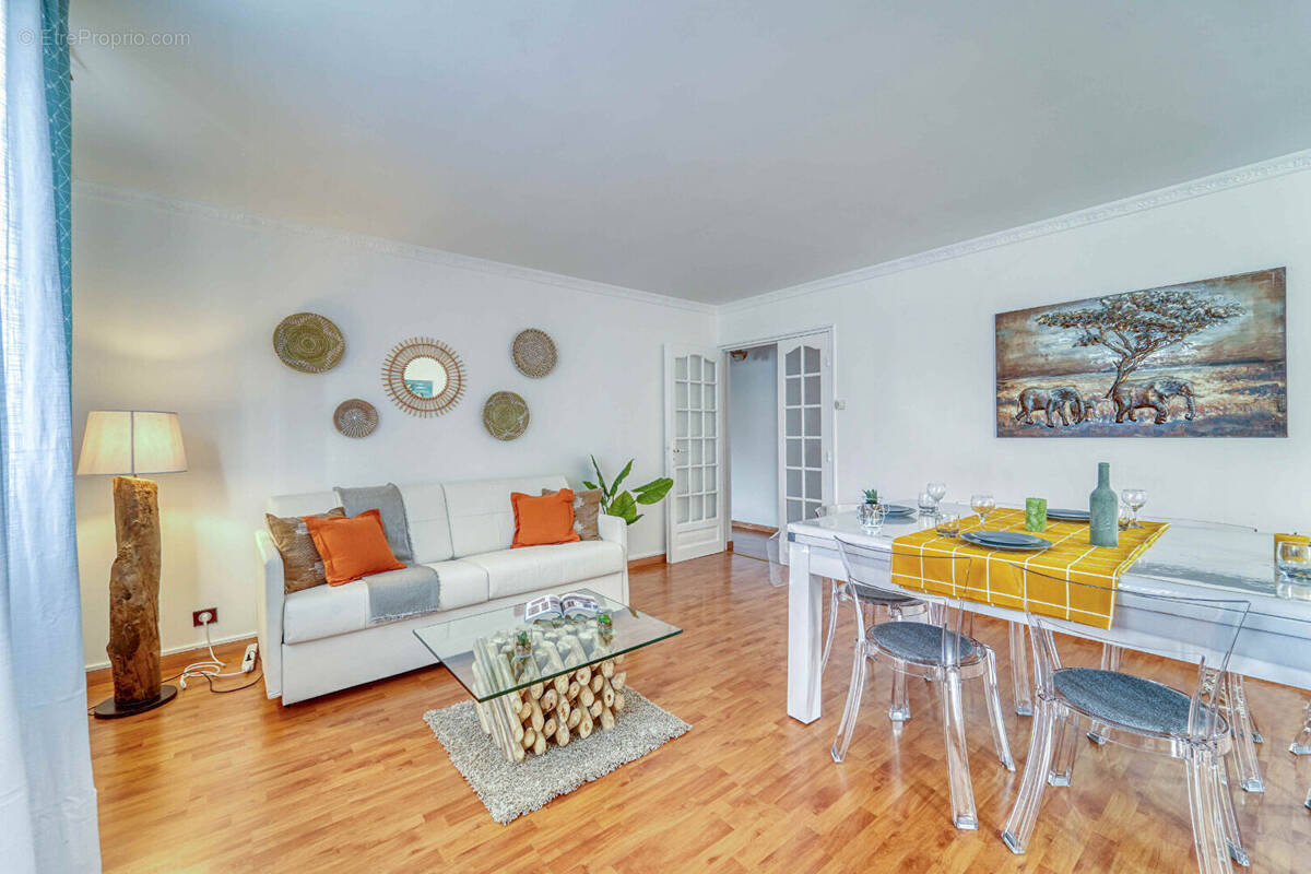 Appartement à COURBEVOIE