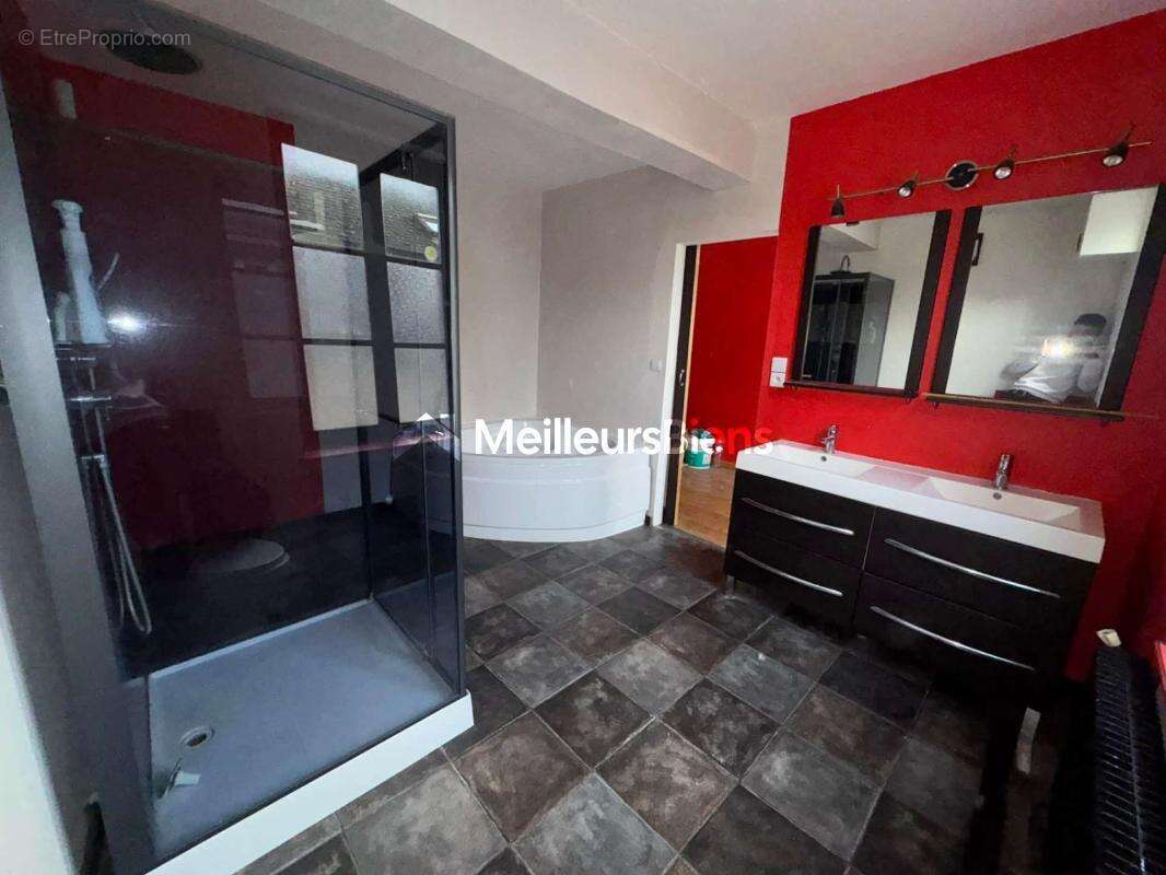 Appartement à AVESNES-SUR-HELPE