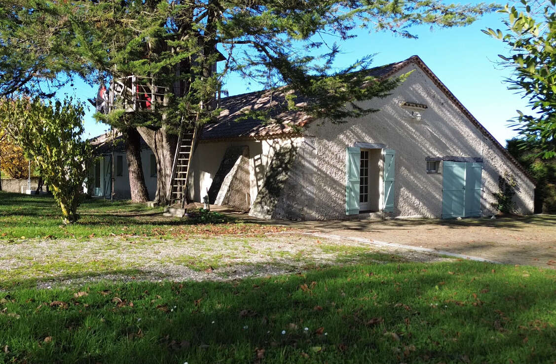 Propriété avec vue exceptionnelle, deux gites et piscine. - photo 22