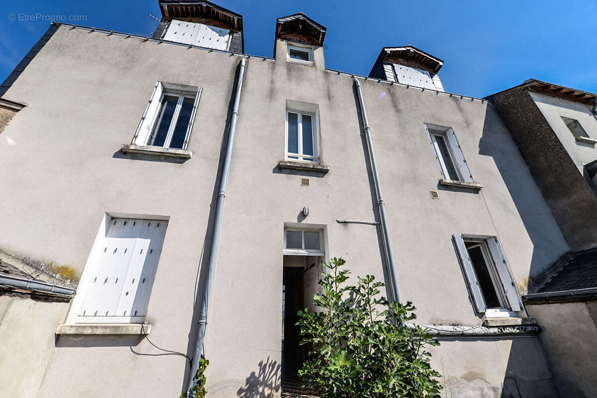 Appartement à LES PONTS-DE-CE
