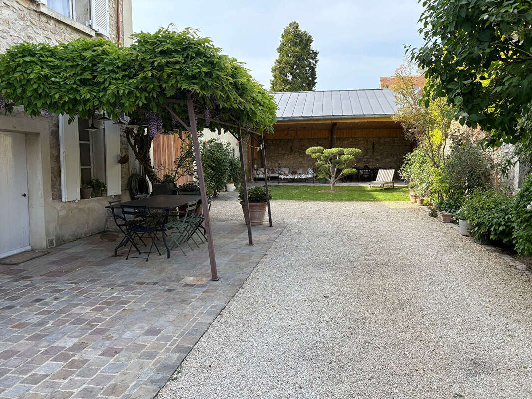 Maison à SAINT-NOM-LA-BRETECHE