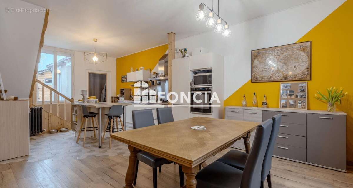 Maison à MONTFORT-LE-GESNOIS