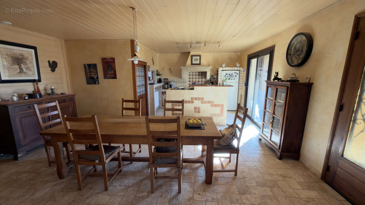 Maison à MONTELIER