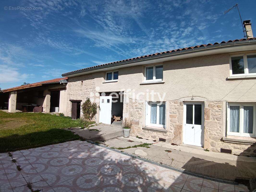 Maison à PERIGNEUX