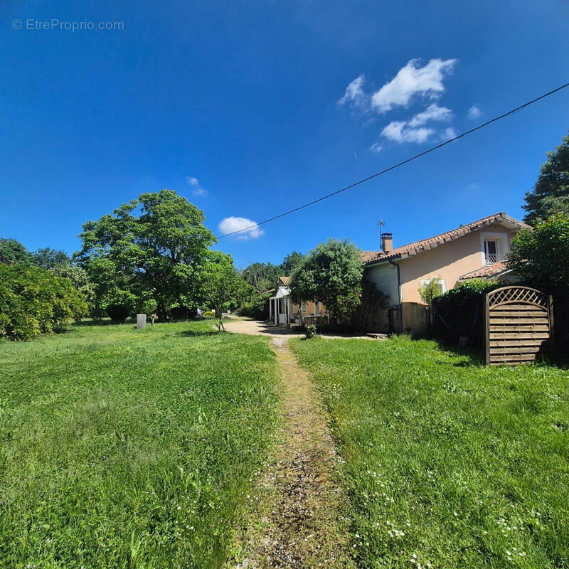 Maison à LEOGNAN