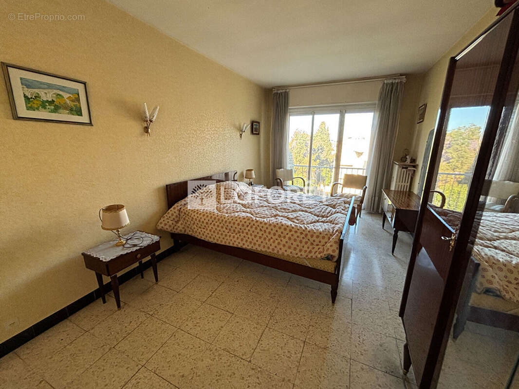 Appartement à SAINT-LAURENT-DU-VAR