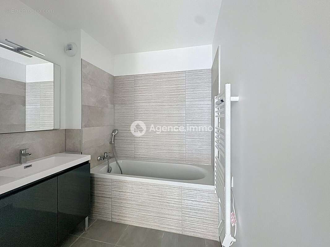 Appartement à FLASSANS-SUR-ISSOLE