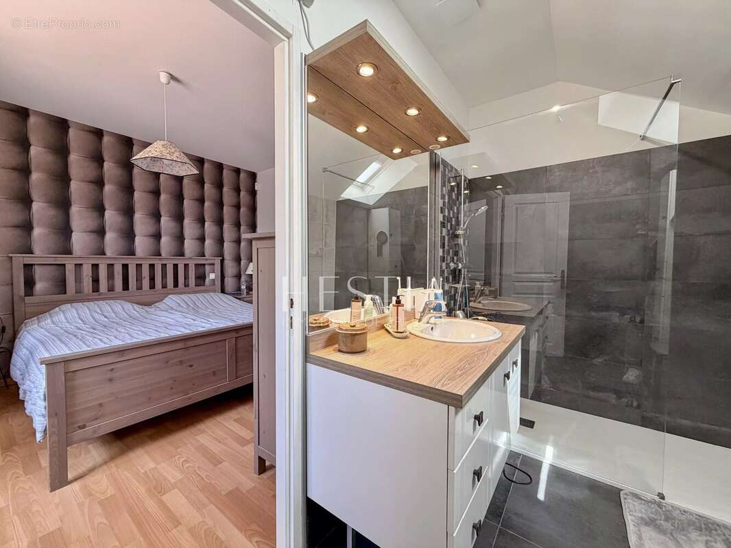 Maison à LES OLLIERES