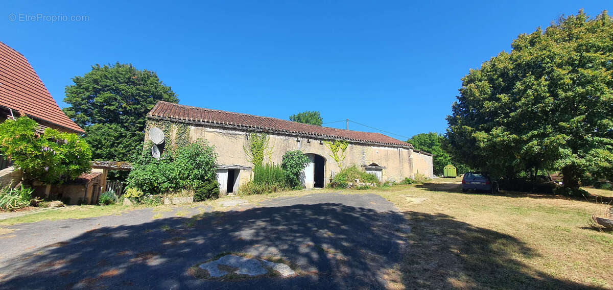 Maison à BLANQUEFORT-SUR-BRIOLANCE