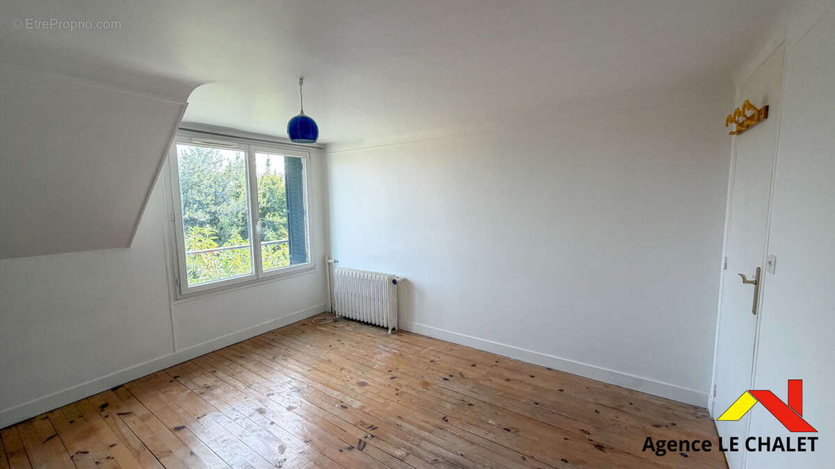 Villeneuve-le-Roi - Maison 5 pièces de 100 m² - 3 chambres + bureau - Hors couloir aérien - photo 8
