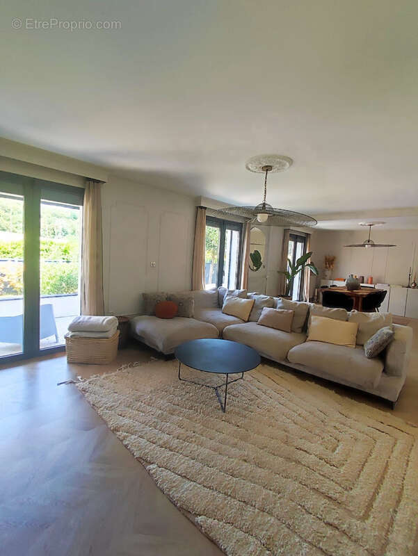 COUBRON - Maison 8 pièces de + de 210 m2 avec 4 chambres avec sous-sol total et jardin - photo 4