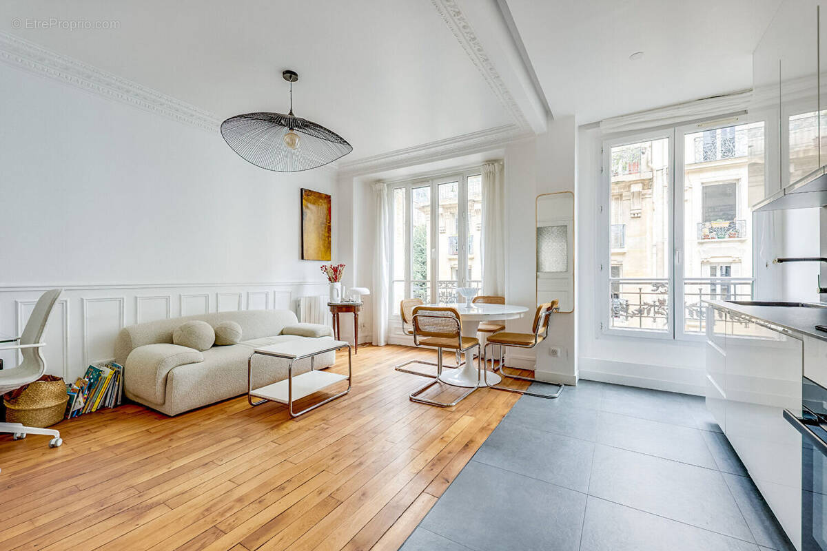Appartement à PARIS-14E